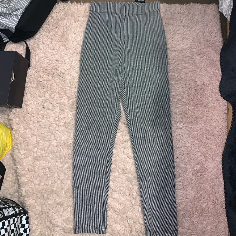 Forever 21 black and white leggings